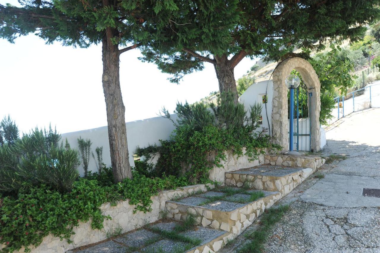 Case Vacanza Montesaraceno Mattinata Exterior photo